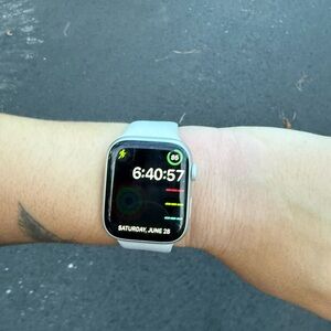 Apple Watch Series 7 silver